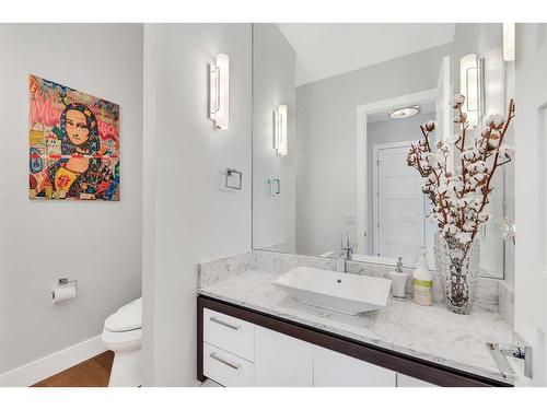 1603 23 Street Nw, Calgary, AB - Indoor Photo Showing Bathroom