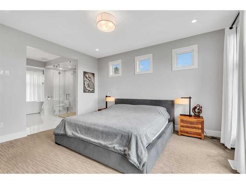 1603 23 Street Nw, Calgary, AB - Indoor Photo Showing Bedroom