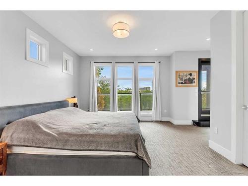 1603 23 Street Nw, Calgary, AB - Indoor Photo Showing Bedroom