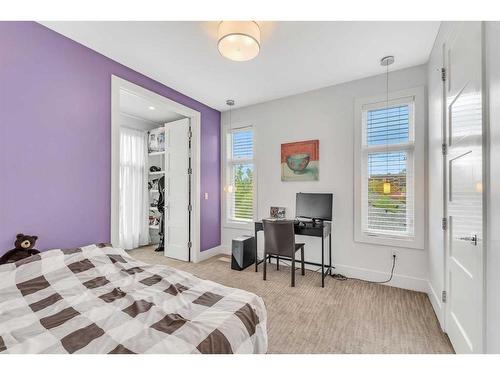 1603 23 Street Nw, Calgary, AB - Indoor Photo Showing Bedroom