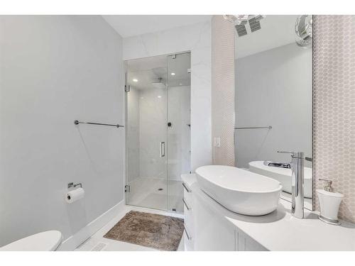 1603 23 Street Nw, Calgary, AB - Indoor Photo Showing Bathroom