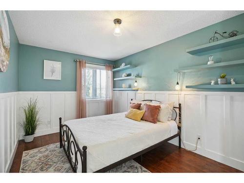 71 Chaparral Circle Se, Calgary, AB - Indoor Photo Showing Bedroom