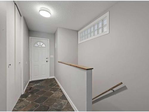 104 Oakfield Place Sw, Calgary, AB - Indoor Photo Showing Other Room