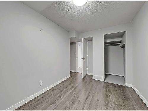 104 Oakfield Place Sw, Calgary, AB - Indoor Photo Showing Other Room