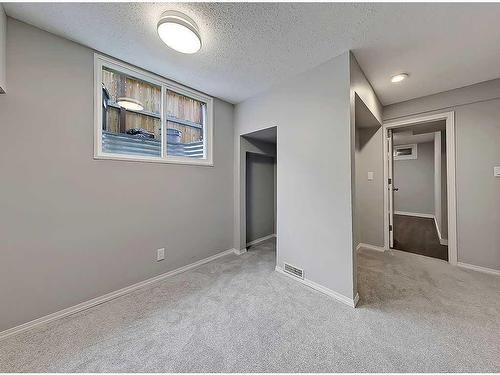 104 Oakfield Place Sw, Calgary, AB - Indoor Photo Showing Other Room