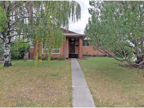 104 Oakfield Place Sw, Calgary, AB - Outdoor