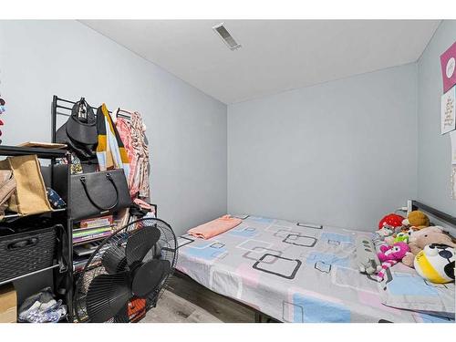 84 Castleridge Road Ne, Calgary, AB - Indoor Photo Showing Bedroom