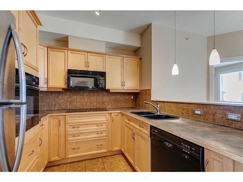 523-26 Val Gardena View Sw, Calgary, AB - Indoor Photo Showing Kitchen With Double Sink