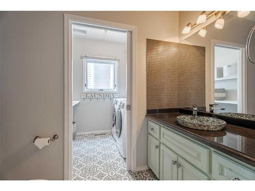 2745 Douglasdale Boulevard Se, Calgary, AB - Indoor Photo Showing Laundry Room