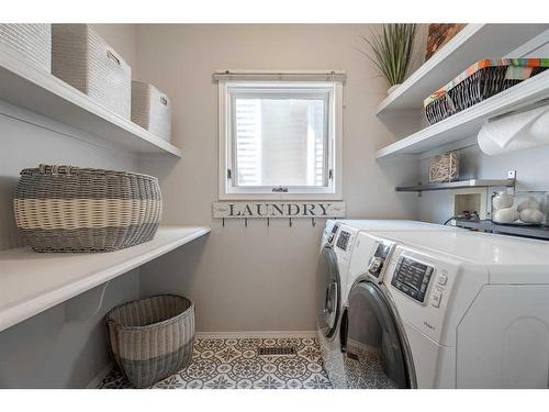 2745 Douglasdale Boulevard Se, Calgary, AB - Indoor Photo Showing Laundry Room