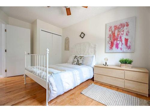 2745 Douglasdale Boulevard Se, Calgary, AB - Indoor Photo Showing Bedroom