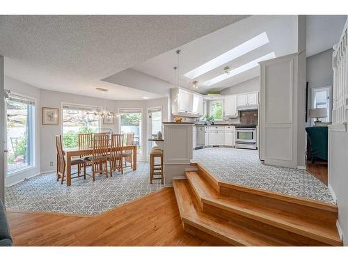 2745 Douglasdale Boulevard Se, Calgary, AB - Indoor