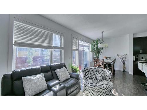 127 Evanswood Circle Nw, Calgary, AB - Indoor Photo Showing Living Room