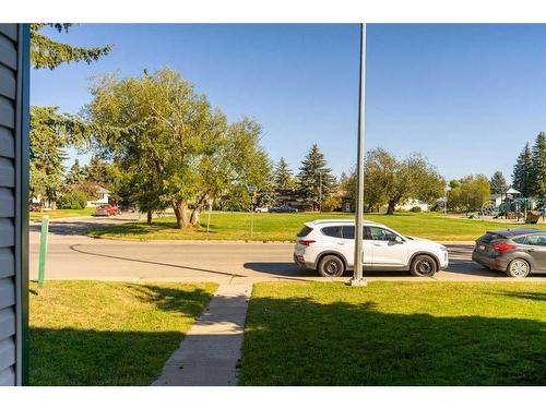 12-707 Westmount Drive, Strathmore, AB - Outdoor