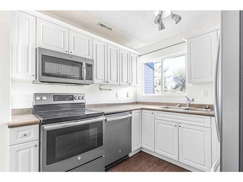 12-707 Westmount Drive, Strathmore, AB - Indoor Photo Showing Kitchen With Double Sink