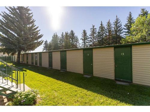 12-707 Westmount Drive, Strathmore, AB - Outdoor