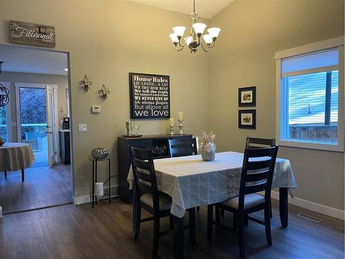 101 Riverglen Close Se, Calgary, AB - Indoor Photo Showing Dining Room