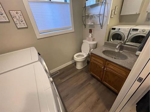 101 Riverglen Close Se, Calgary, AB - Indoor Photo Showing Laundry Room