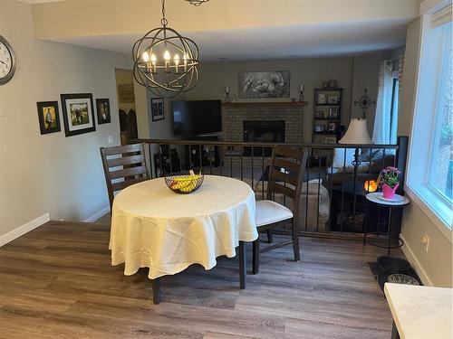 101 Riverglen Close Se, Calgary, AB - Indoor Photo Showing Dining Room