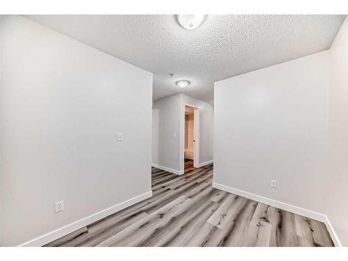 3203-16969 24 Street Sw, Calgary, AB - Indoor Photo Showing Other Room