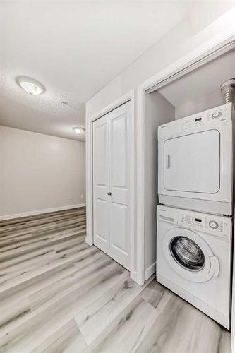 3203-16969 24 Street Sw, Calgary, AB - Indoor Photo Showing Laundry Room