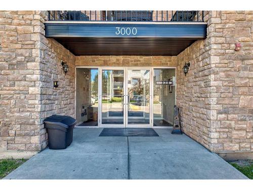 3203-16969 24 Street Sw, Calgary, AB - Outdoor