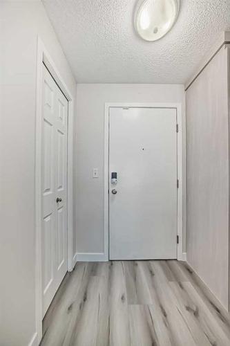 3203-16969 24 Street Sw, Calgary, AB - Indoor Photo Showing Other Room