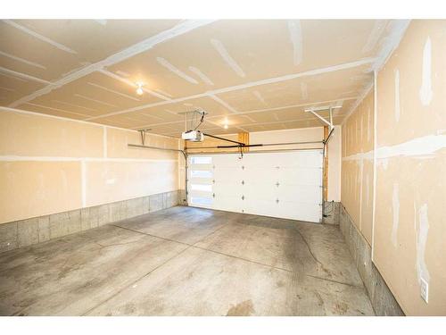 8431 Saddlebrook Drive Ne, Calgary, AB - Indoor Photo Showing Garage