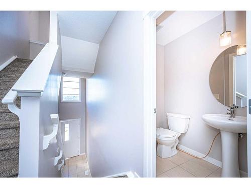 8431 Saddlebrook Drive Ne, Calgary, AB - Indoor Photo Showing Bathroom