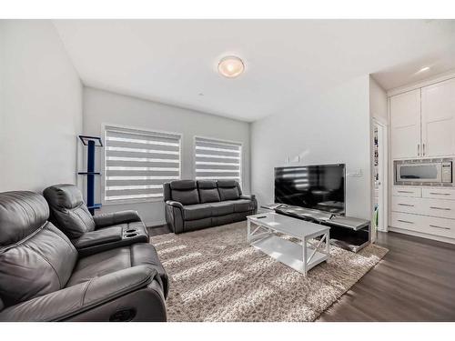 72 Howse Heights Ne, Calgary, AB - Indoor Photo Showing Living Room