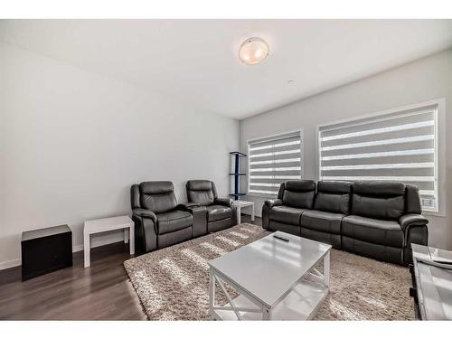 72 Howse Heights Ne, Calgary, AB - Indoor Photo Showing Living Room