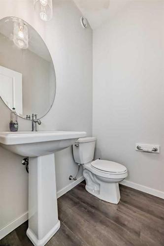 72 Howse Heights Ne, Calgary, AB - Indoor Photo Showing Bathroom