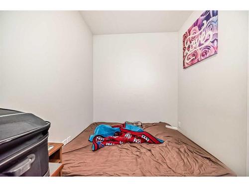 72 Howse Heights Ne, Calgary, AB - Indoor Photo Showing Bedroom