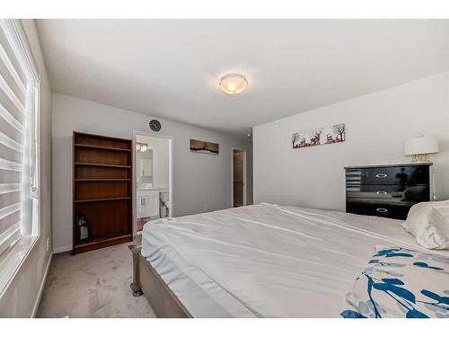 72 Howse Heights Ne, Calgary, AB - Indoor Photo Showing Bedroom