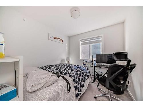 72 Howse Heights Ne, Calgary, AB - Indoor Photo Showing Bedroom