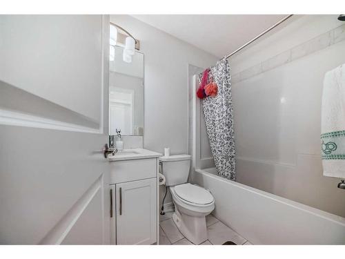 72 Howse Heights Ne, Calgary, AB - Indoor Photo Showing Bathroom