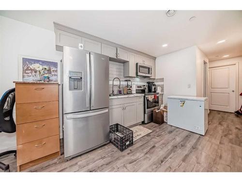 72 Howse Heights Ne, Calgary, AB - Indoor Photo Showing Kitchen