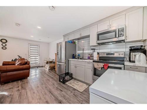 72 Howse Heights Ne, Calgary, AB - Indoor Photo Showing Kitchen