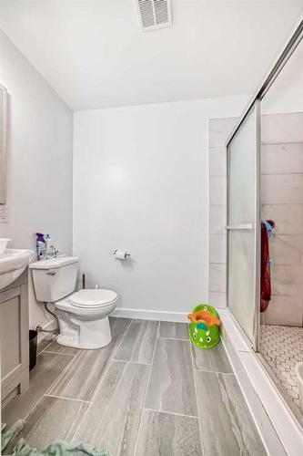 72 Howse Heights Ne, Calgary, AB - Indoor Photo Showing Bathroom