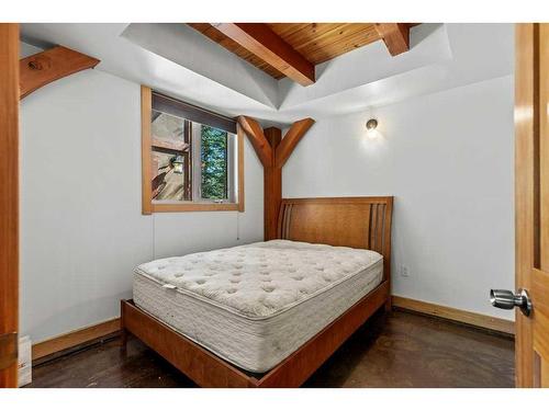 1275 Railway Avenue, Canmore, AB - Indoor Photo Showing Bedroom