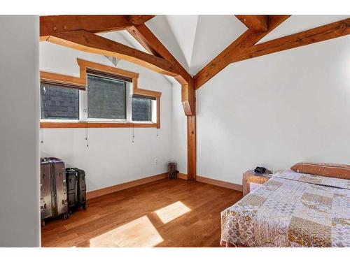 1275 Railway Avenue, Canmore, AB - Indoor Photo Showing Bedroom