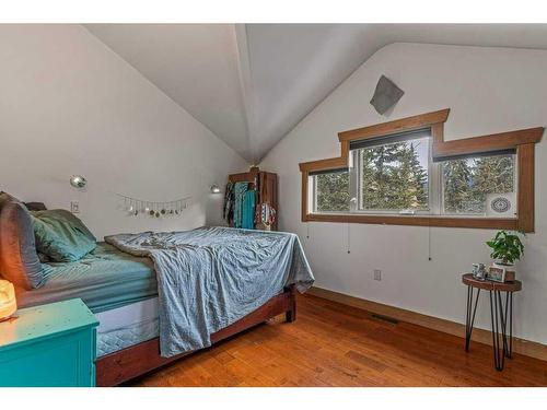 1275 Railway Avenue, Canmore, AB - Indoor Photo Showing Bedroom