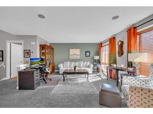 113 West Lakeview Crescent, Chestermere, AB - Indoor Photo Showing Living Room