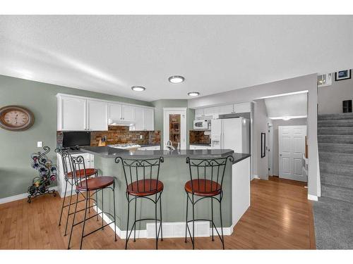 113 West Lakeview Crescent, Chestermere, AB - Indoor Photo Showing Kitchen