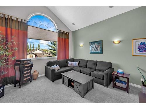 113 West Lakeview Crescent, Chestermere, AB - Indoor Photo Showing Living Room