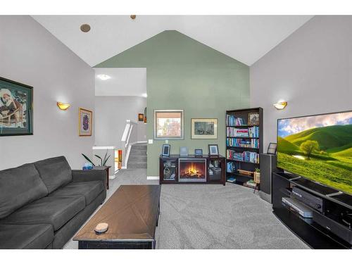 113 West Lakeview Crescent, Chestermere, AB - Indoor Photo Showing Living Room