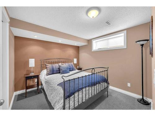 113 West Lakeview Crescent, Chestermere, AB - Indoor Photo Showing Bedroom