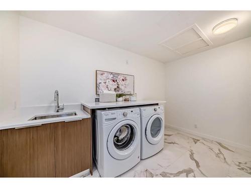 202-88 Waterfront Mews Sw, Calgary, AB - Indoor Photo Showing Laundry Room