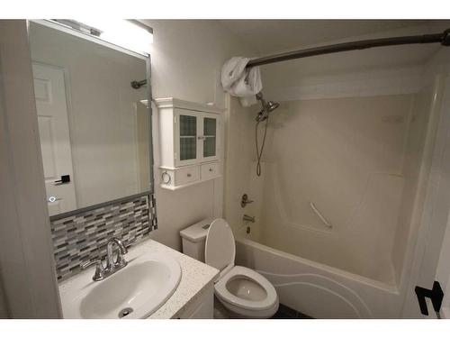 25 Martinvalley Road Ne, Calgary, AB - Indoor Photo Showing Bathroom