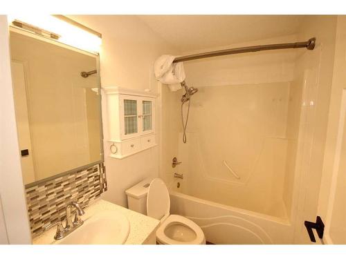 25 Martinvalley Road Ne, Calgary, AB - Indoor Photo Showing Bathroom